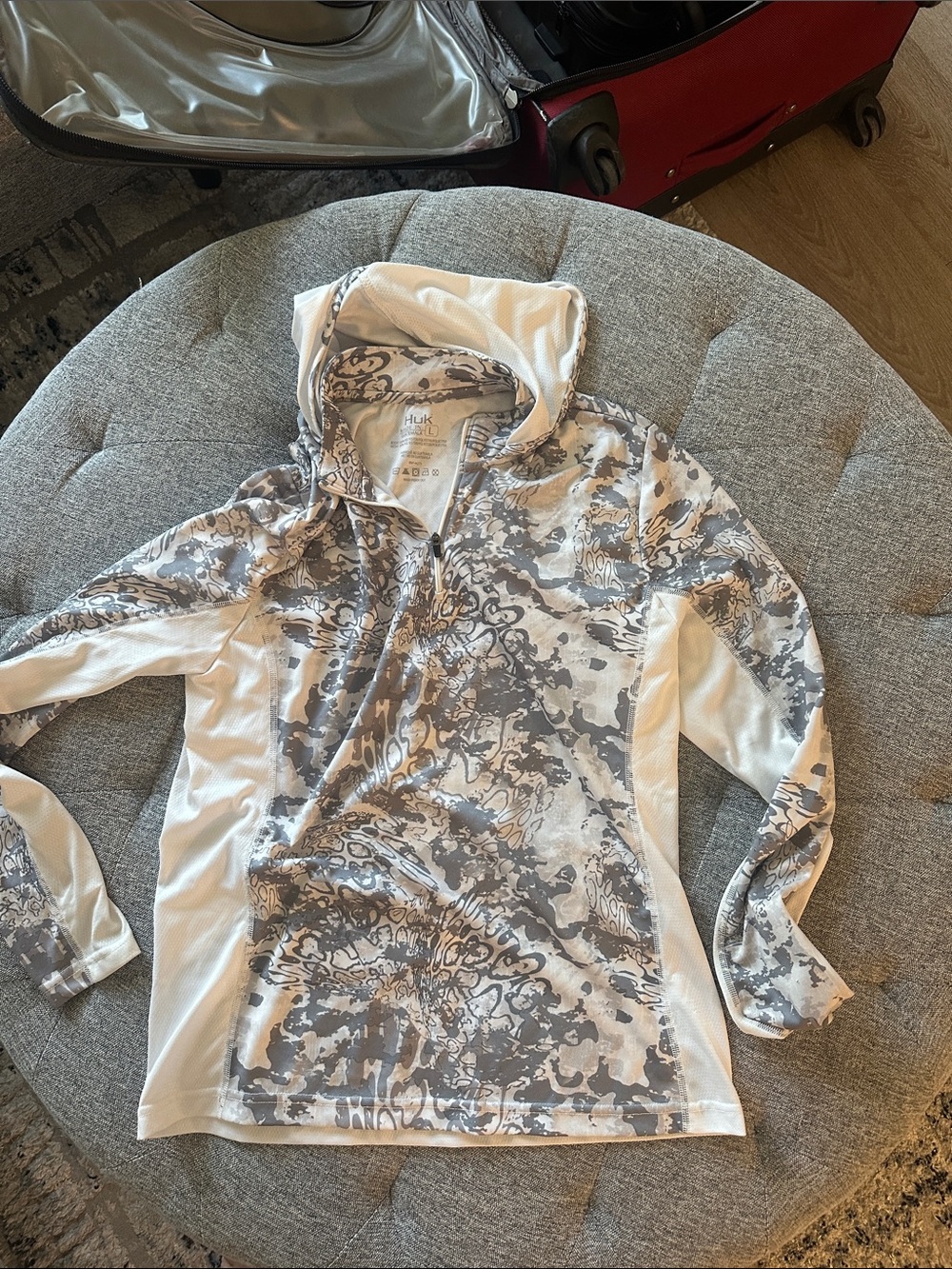 Huk White & Gray Camo Hooded Performance Shirt